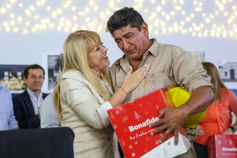La intendenta Chahla anunció un bono de $ 140.000 y un aumento del 6% en el básico para los empleados municipales