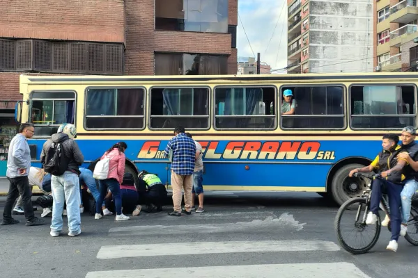 600x400_accidente-mujer-fue-atropellada-colectivo-barrio-norte-1078441-181714