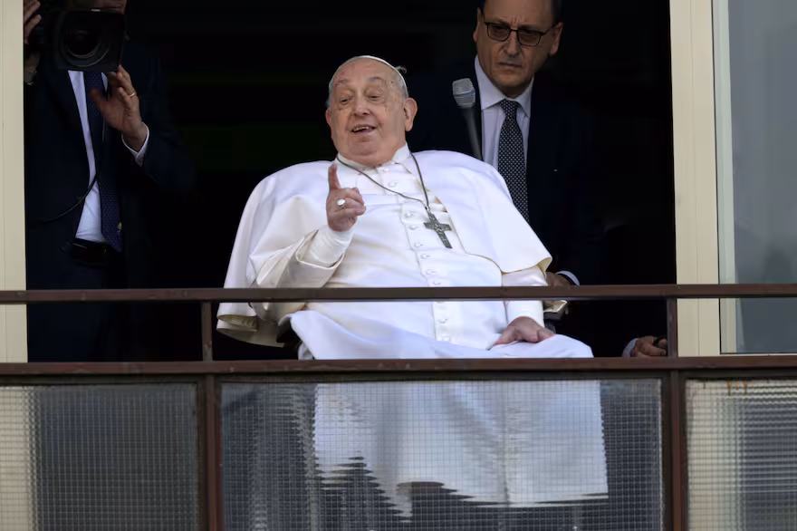 el-papa-francisco-cuando-reaparecio-desde-un-ONWF3RLXZNBG3MMZTVKTFITZJQ