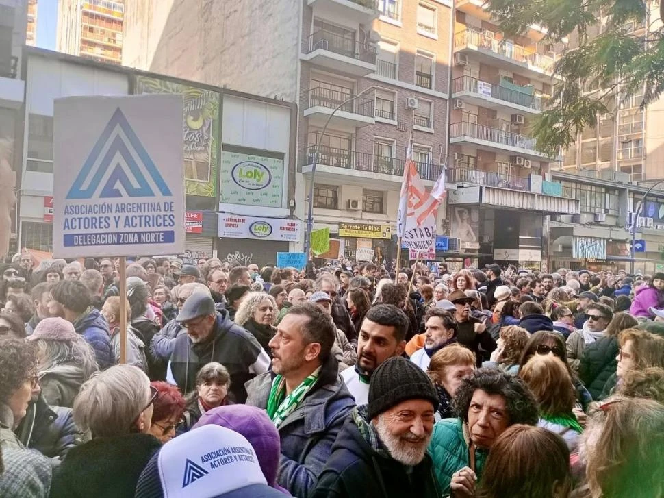 gente protesta actores