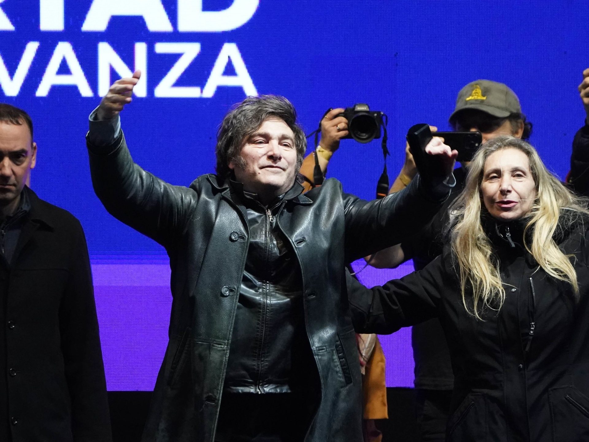 6AU9TUrXX_2000x1500__1