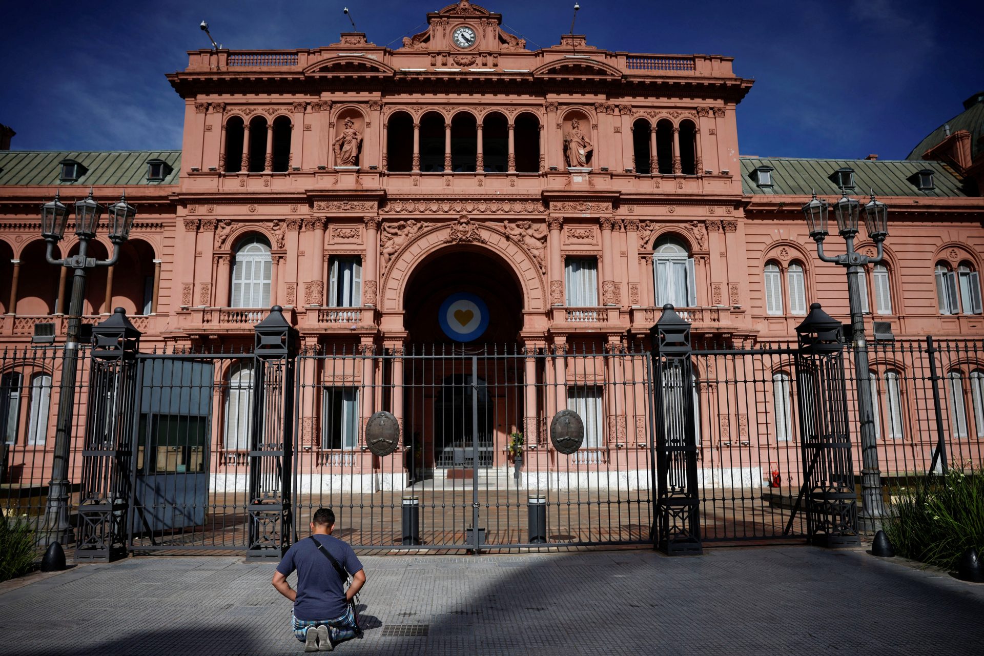 The city of Buenos Aires gets ready for the runoff presidential election