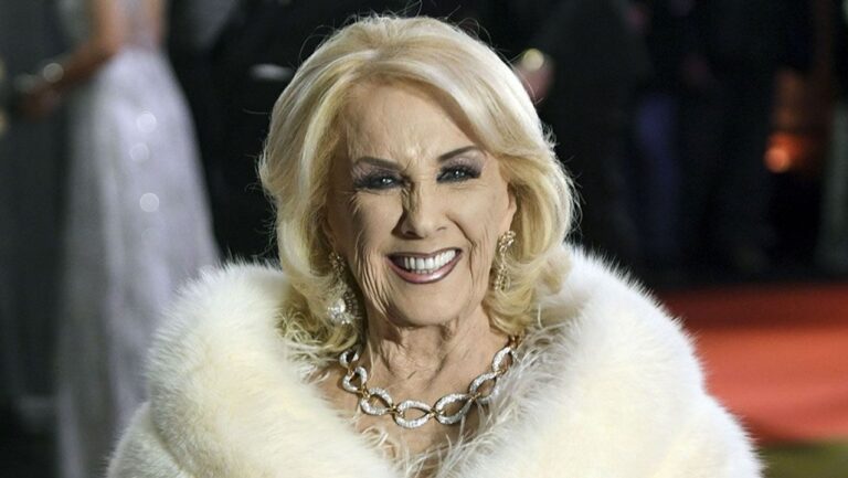 Juana Viale habló sobre la salud de Mirtha Legrand: «Está mejorando muy bien»