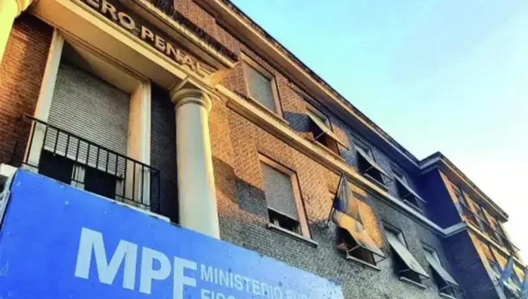 Acusan a una mujer de usar el «home banking» de su exsuegro para sacar créditos y transferir $4,6 millones