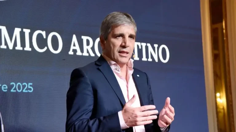 “Es un modelo pro-la gente”: Caputo defendió la economía “a dos velocidades” y prometió estabilidad cambiaria