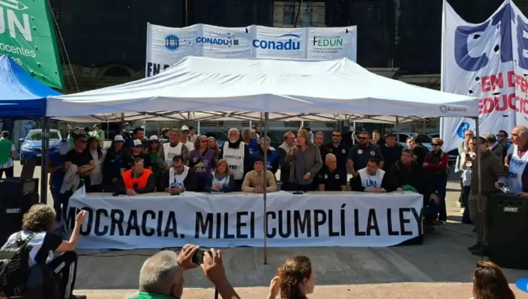 Gremios universitarios exigen un aumento del 33,4% y advierten con denuncias penales