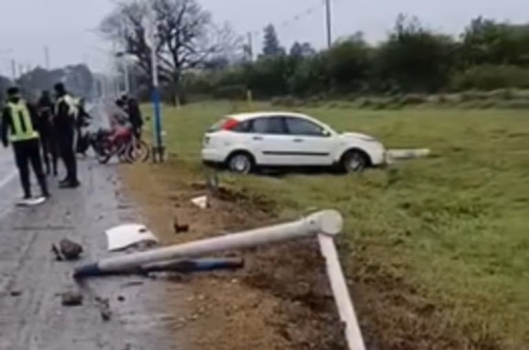 Choque en la ruta 315: un joven derribó un poste y fue hospitalizado
