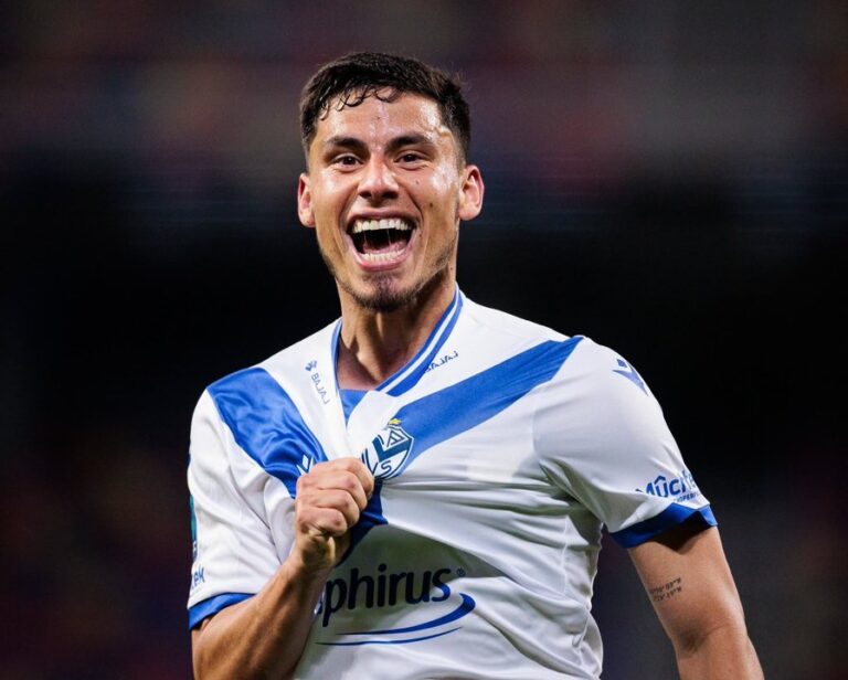 Vélez aplastó 5-0 a Central Córdoba de Santiago del Estero y le pisa los talones a Boca en la tabla anual