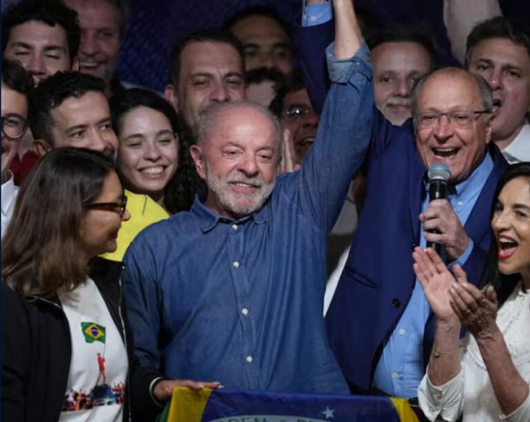 La abstención bajó casi dos puntos en Brasil y unos tres millones de electores más votaron en el balotaje