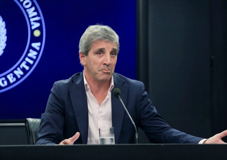 Caputo: “Les vamos a arrancar la cabeza como en octubre del año pasado”