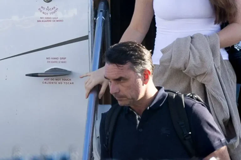 La Justicia ordenó preservar las imágenes de la salida de Flavio Bolsonaro de la Argentina