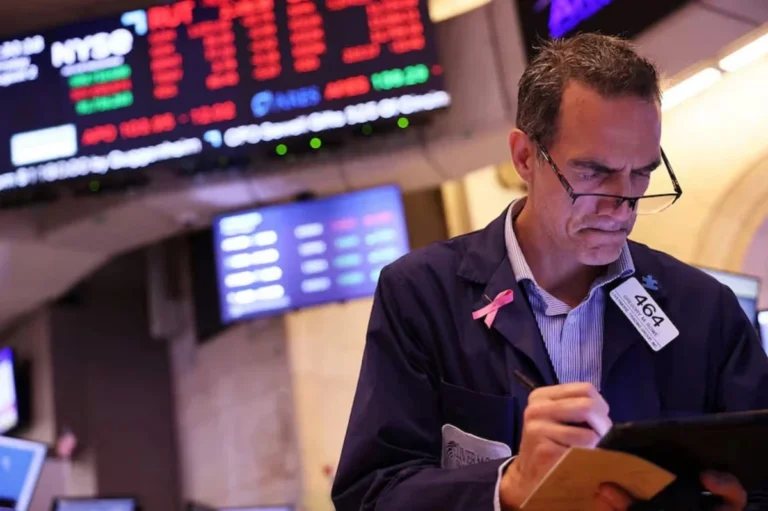 Los bonos y las acciones argentinas profundizan las pérdidas y el riesgo país roza los 600 puntos