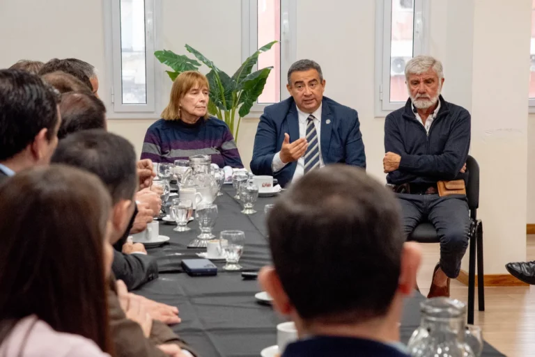 El Ejecutivo municipal y el Concejo refuerzan el trabajo conjunto para dar soluciones a edificios sin final de obra